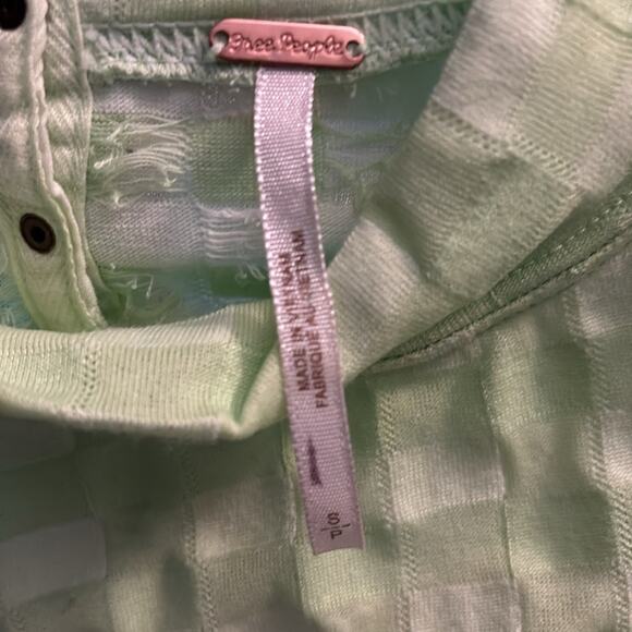 Free People Green Mock Neck Textured Button Closure Back T-Shirt S Casual Boho - Picture 9 of 10
